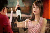 搞笑图文俩女神在超市突然蹲下来,他们在看什么呢  搞笑图文俩女神在超市突然蹲下来,他们在看什么呢