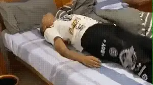  搞笑gif段子孩子睡觉了,这个造型有点意思