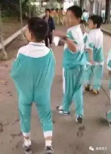  大妹子,你穿成这样出门逛街有些不妥吧