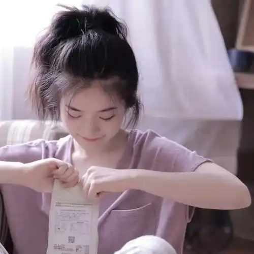 搞笑女生头像图片文案