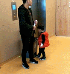 搞笑gif图片一言不合就被恶搞,心疼妹子交友不慎  搞笑gif图片一言不合就被恶搞,心疼妹子交友不慎