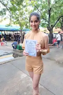  泰国人妖皇后征兵体检身后男子表情亮了