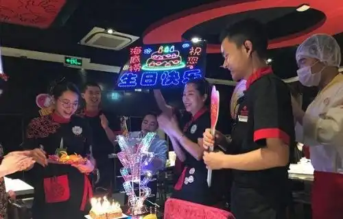  市值4个月蒸发2500亿海底捞捞还是不捞