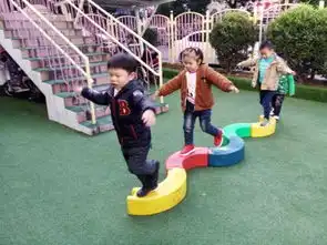  胜幼快乐锻炼独木桥上真快乐