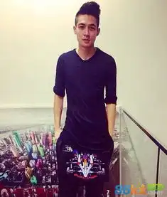  星热点萧亚轩男友elroy多大elroy身价背景介绍