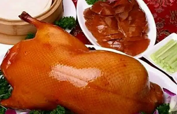  5折红卡油汁饱满,色泽诱人的5折烤鸭来了