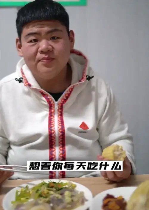  666斤男孩为减肥胃切剩三分之一一年狂减456斤,现在变得认不出