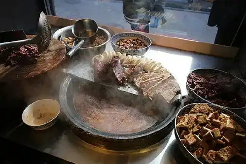  从穷人餐桌到街头新宠,这些小吃如何逆袭成网红美食