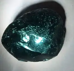  请问这是玻璃陨石还是炉渣