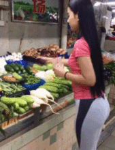  搞笑gif趣图敢忽悠老人家,是谁给你的胆子