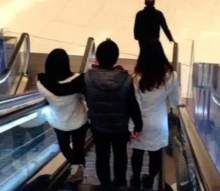 搞笑图片在姥姥和奶奶身边,长大的孩子,果然是多才多  搞笑图片在姥姥和奶奶身边,长大的孩子,果然是多才多