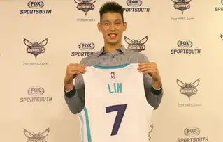  书豪戴假发胡子演搞笑短片扮健身教练整蛊路人