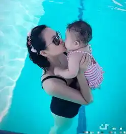  章子怡黎姿,同样教女儿游泳,一个亲自上阵,一个求助外人
