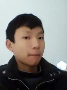 求帅哥手机自拍照片多张,要真实,谢谢  求帅哥手机自拍照片多张,要真实,谢谢