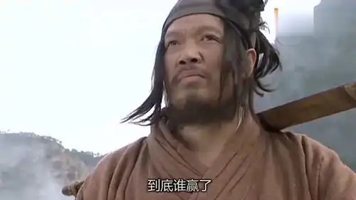  搞笑风波恶比耐心,竟抢过粪担跟农夫僵持在独木桥上,太逗了