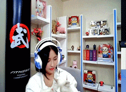  搞笑gif段子这鞋应该拿去种玉米,多省事儿