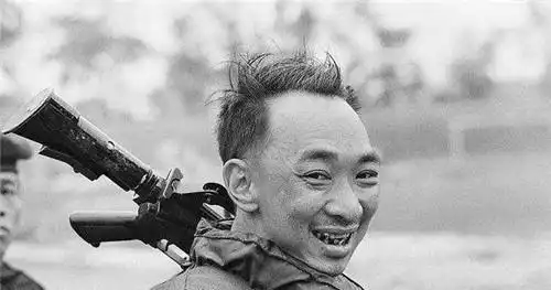 越战残暴枪决照片警察局长面无表情当街开枪,后来结局有多惨  越战残暴枪决照片警察局长面无表情当街开枪,后来结局有多惨