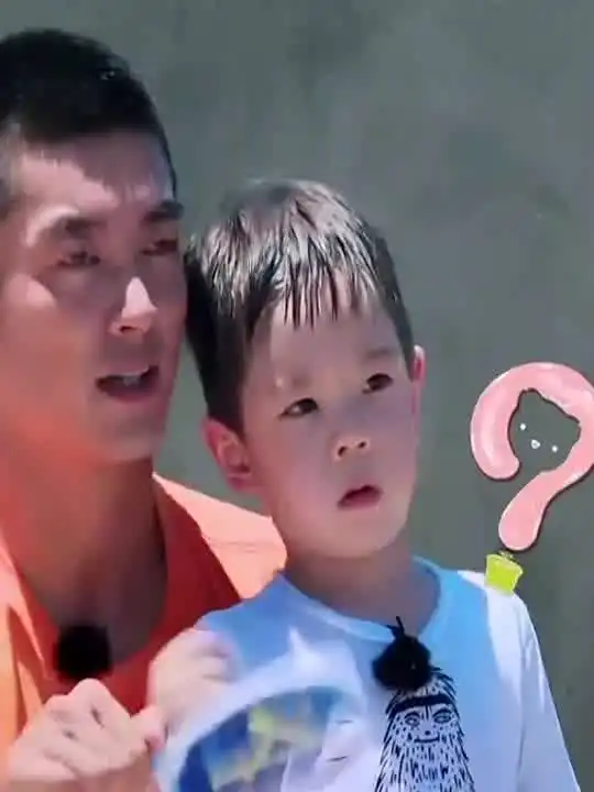  小山竹暖萌现身,小山竹东北话带跑偏邓伦,好搞笑