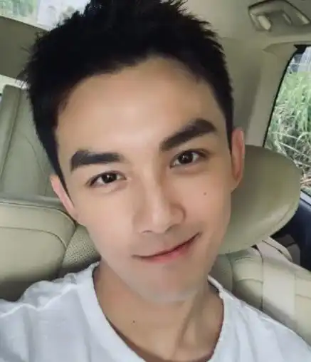  继杨洋后,吴磊也玩起超短发学长风,真是期待新戏的播出