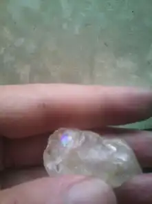  这是钻石吗,珠宝店是不是有测试笔什么的,有没有必要拿去看一下透明度和彩色比图片上好很多