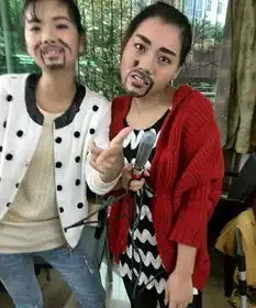 搞笑gif图别人遛宠物都有妹子上来搭讪,而我就一个人  搞笑gif图别人遛宠物都有妹子上来搭讪,而我就一个人