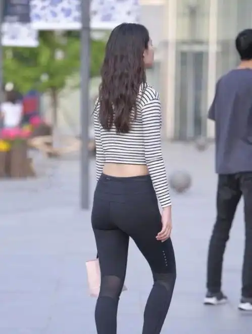 精致漂亮的打底裤装扮彰显女神风范,带来性感的魅力,仙气飘飘  精致漂亮的打底裤装扮彰显女神风范,带来性感的魅力,仙气飘飘