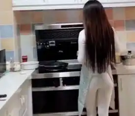 男子晒出老婆厨房照,背影迷倒一大片,转身时网友不淡定了  男子晒出老婆厨房照,背影迷倒一大片,转身时网友不淡定了