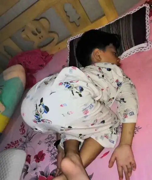 组图宝宝搞笑睡姿大比拼,哪张你觉得最好笑  组图宝宝搞笑睡姿大比拼,哪张你觉得最好笑