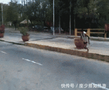  爆笑gif趣图阿姨,我还真没看出来,原来你是个高人啊