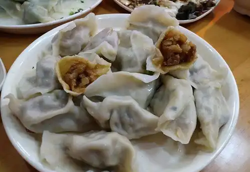  天太热不想做饭,全家去外面吃饺子,花了100多还没吃饱