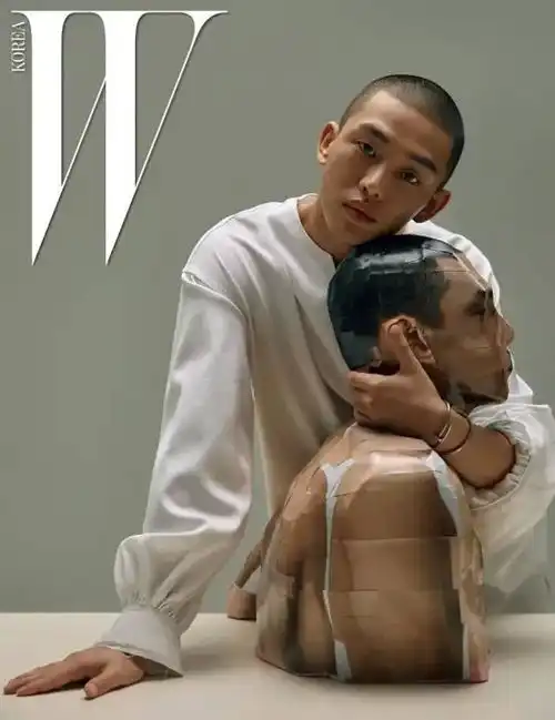  刘亚仁疑似公开男友照片这单眼皮的大帅哥的春天来了