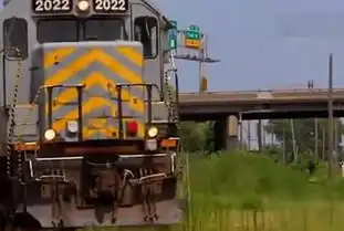  这里每年回收50万吨废金属,大货车分分钟就被剪成废铁