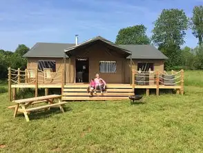 放弃房屋住乡村帐篷他们回归自然尽享田园生活图  放弃房屋住乡村帐篷他们回归自然尽享田园生活图