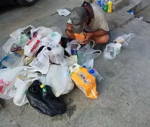 甘肃60岁流浪老太,用捡来的废品,5年盖了3层楼结局令她绝望  甘肃60岁流浪老太,用捡来的废品,5年盖了3层楼结局令她绝望