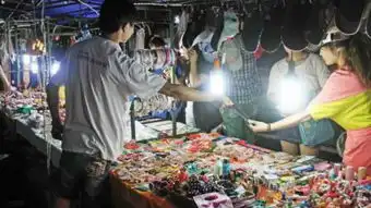  摆地摊圈人