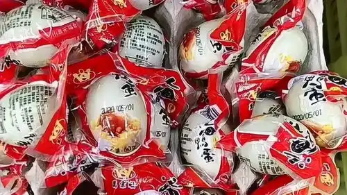  端午节快到了,前几天去超市购物正好遇到超市咸鸭蛋搞促销活动