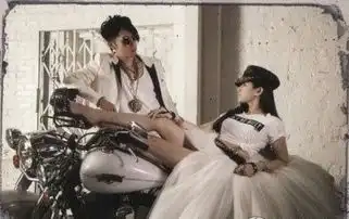 吴建豪结婚照创意新奇盘点娱乐大腕儿罕见的搞怪婚纱照4  吴建豪结婚照创意新奇盘点娱乐大腕儿罕见的搞怪婚纱照4