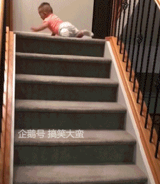  搞笑gif趣图兄弟,你是练家子吧这一掌破坏力可以啊