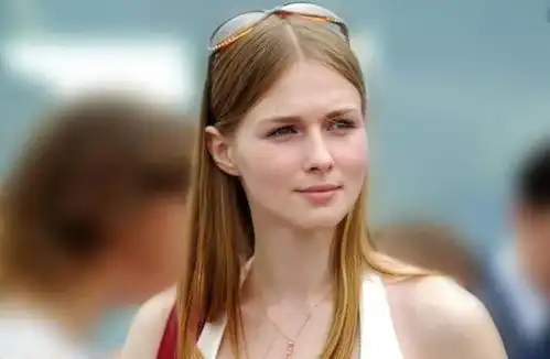 搞笑美女图片带字幽默俄