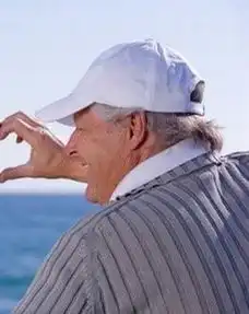 一个老奶奶给一个老爷爷,举手对成心形的一对两张情侣头像  一个老奶奶给一个老爷爷,举手对成心形的一对两张情侣头像