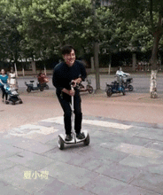  搞笑gif趣图看到相亲对象这优雅的坐姿,我怎么有点怕呢