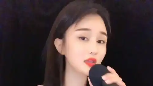  美女嗨唱谁是我的郎欢快好听,姑娘嫁错郎,爱情要用金钱来衡量