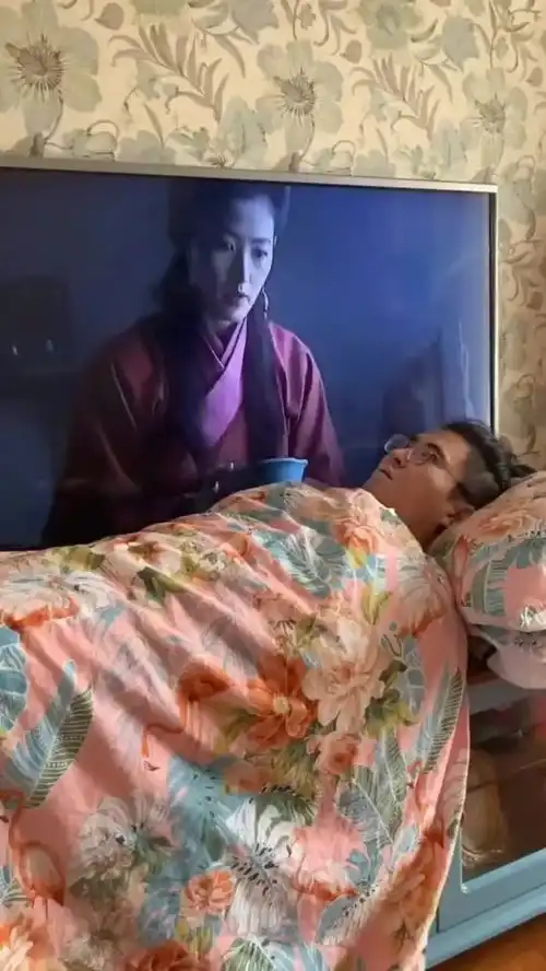  大郎,该吃药了快起床