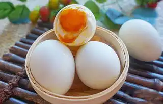  怎样辨别咸鸭蛋坏了
