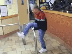  关窗户而已,你以为我要干嘛哈哈哈