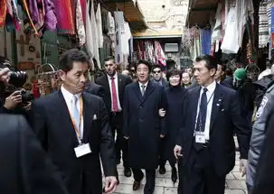 安倍参观犹太人大屠杀纪念馆称决不能重演悲剧  安倍参观犹太人大屠杀纪念馆称决不能重演悲剧
