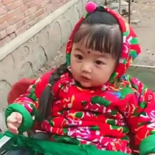 4岁女儿被送到奶奶家,妈妈去接娃时差点认不出,网友想要提亲  4岁女儿被送到奶奶家,妈妈去接娃时差点认不出,网友想要提亲