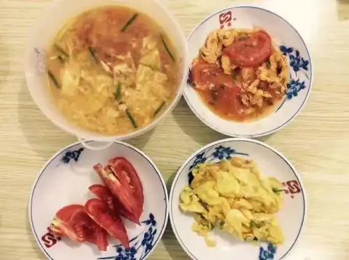  每日爆笑内涵骑个车信息量还这么牛的吗生活版的速度与激情,算是见识了
