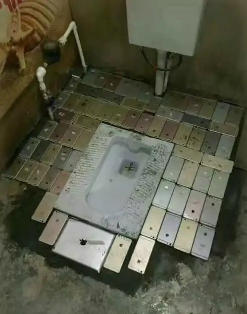  每日一笑凹凸曼最近伙食不错啊,都有啤酒肚了