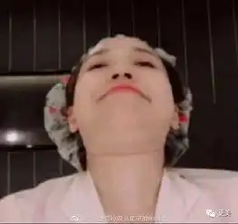  曾经的校园女神,换了几个头后放飞自我,辣眼自拍丑到亲妈不认